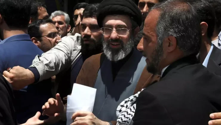 İran’da yeni dini lider belli oldu: Mücteba Hamaney seçildi