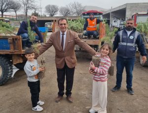 Göre Belediyesi’nden Çevre Hamlesi: 2000 Çam Fidanı Dağıtıldı