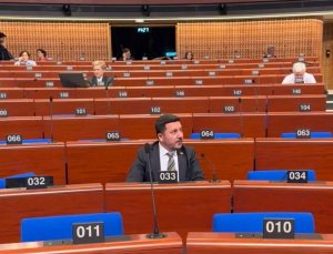Belediye Başkanı Rasim Arı, Fransa’dan Dünya’ya Seslendi