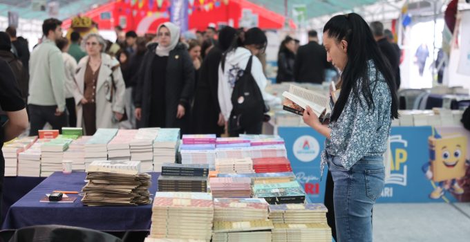 Nevşehir 2. Kitap Fuarı Coşkulu Törenle Kapılarını Açtı